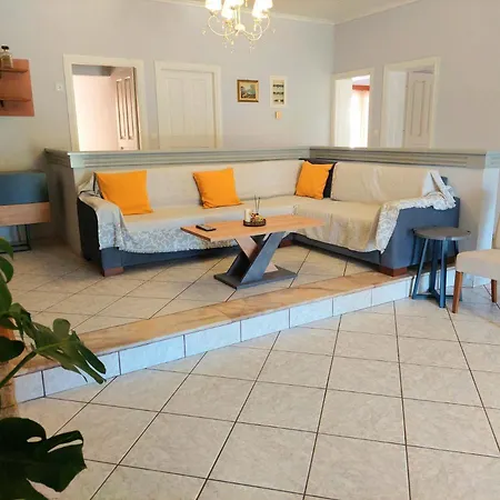 Electra & Pool Lejlighed