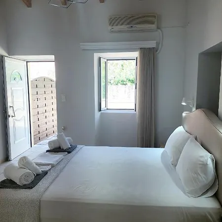 Electra & Pool * Gaios